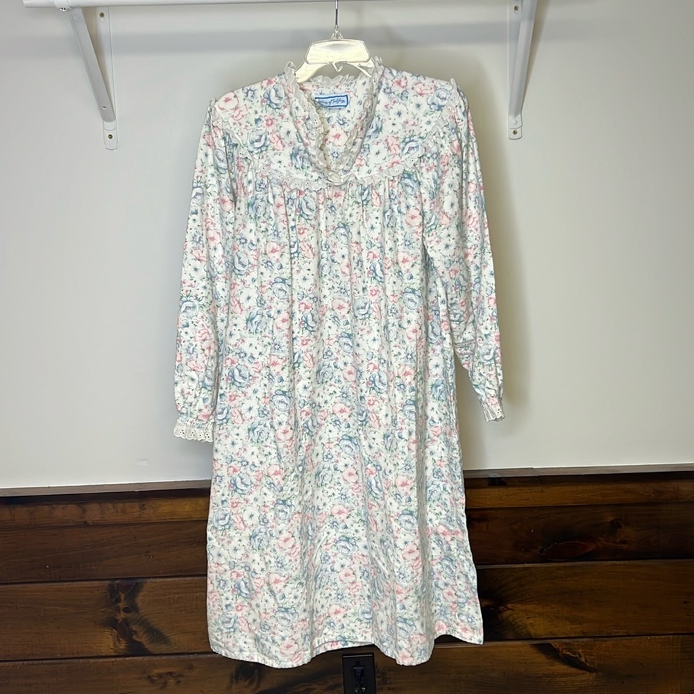 Lanz of Salzburg Vintage Dainty Ruffle Floral One Piece‎ Flannel Nightgown- S/M